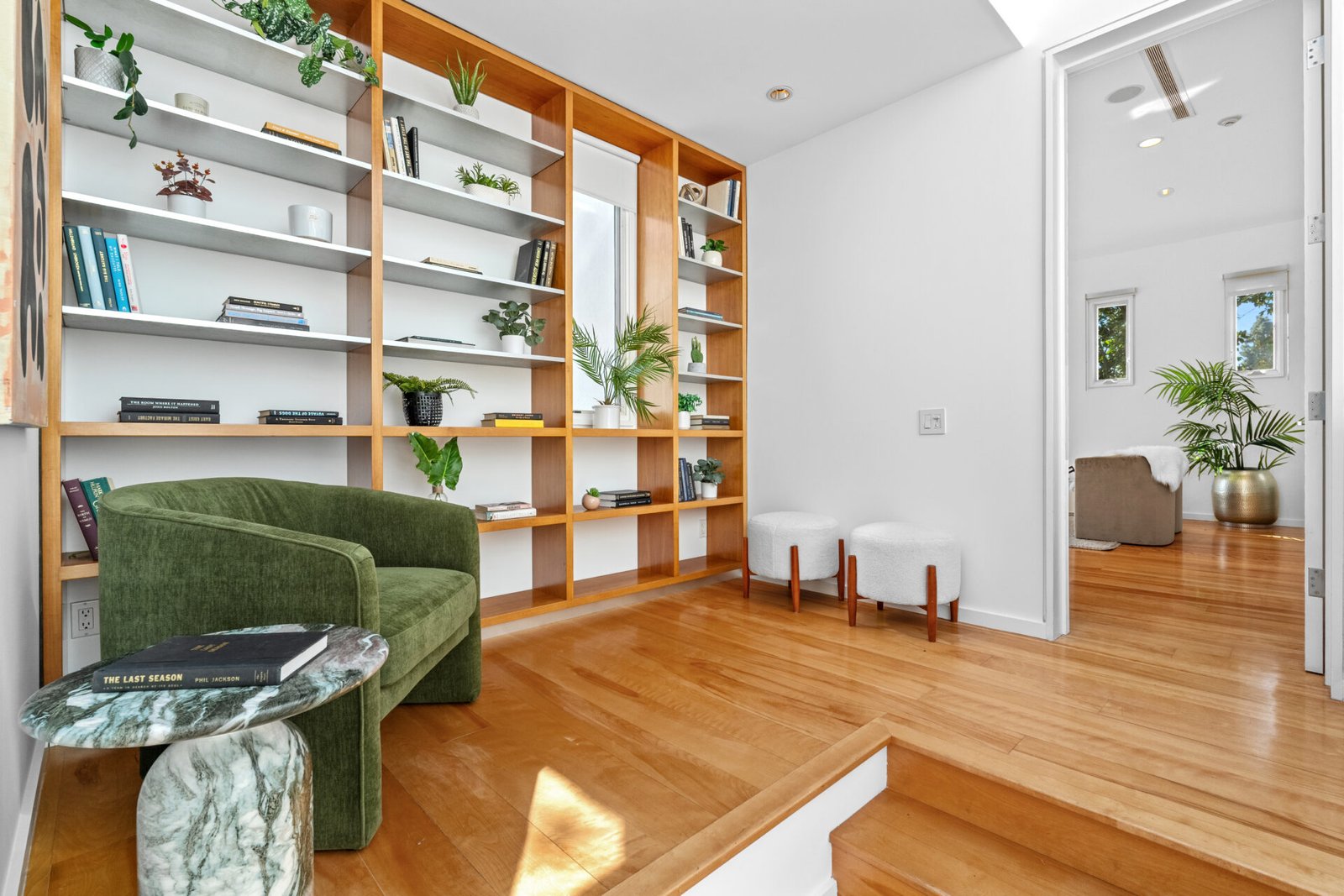 Beautiful Burbank Home Staged by Mid Modern Designs at 211 S Valley St, Burbank, CA 91505 (6)
