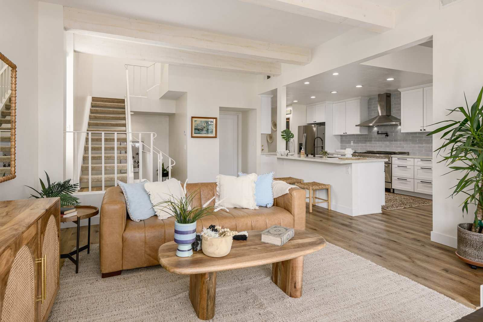 Gorgeous Pacific Palisades Home Staged by Mid Modern Designs at 1550 Michael Ln, Pacific Palisades, CA 90272 (7)