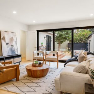 Home Staged by Mid Modern Designs at 1040 Vernon Ave Venice, CA 90291 (4)