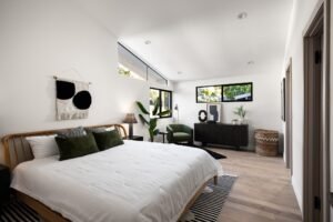 Home Staged by Mid Modern Designs at 16995 Escalon Dr, Encino, CA 91436 (12)