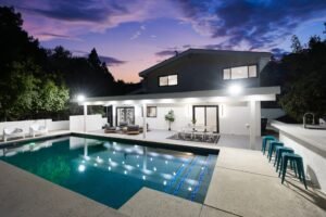Home Staged by Mid Modern Designs at 16995 Escalon Dr, Encino, CA 91436 (3)
