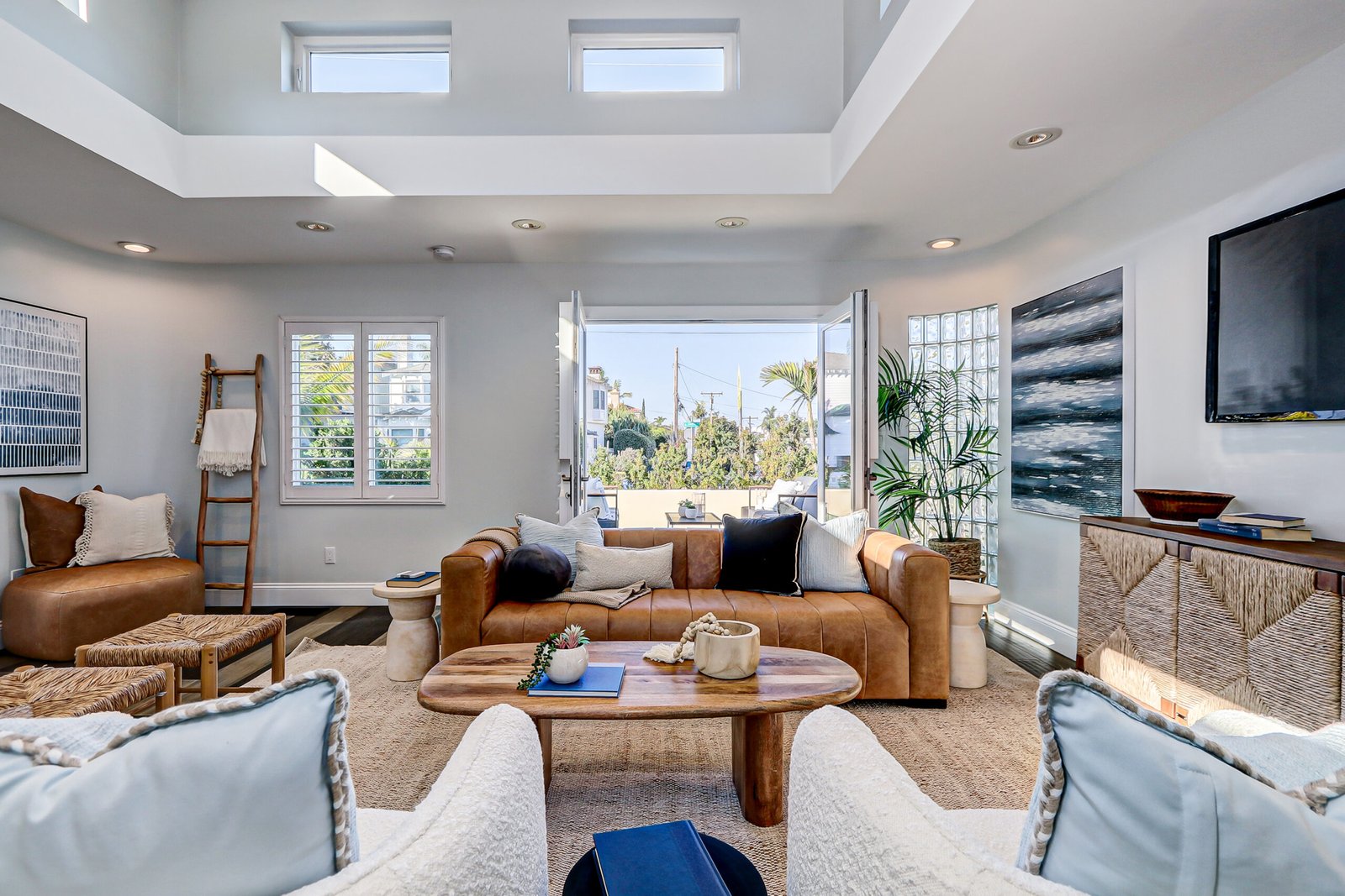 Home Staging with Mid-Century Modern Furniture
