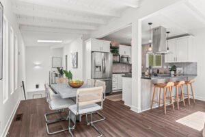 Home staged by Mid Modern Designs at 1712 Stanford Ave, Redondo Beach, CA 90278 (4)
