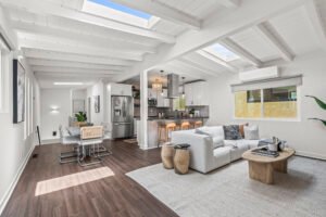Home staged by Mid Modern Designs at 1712 Stanford Ave, Redondo Beach, CA 90278 (5)