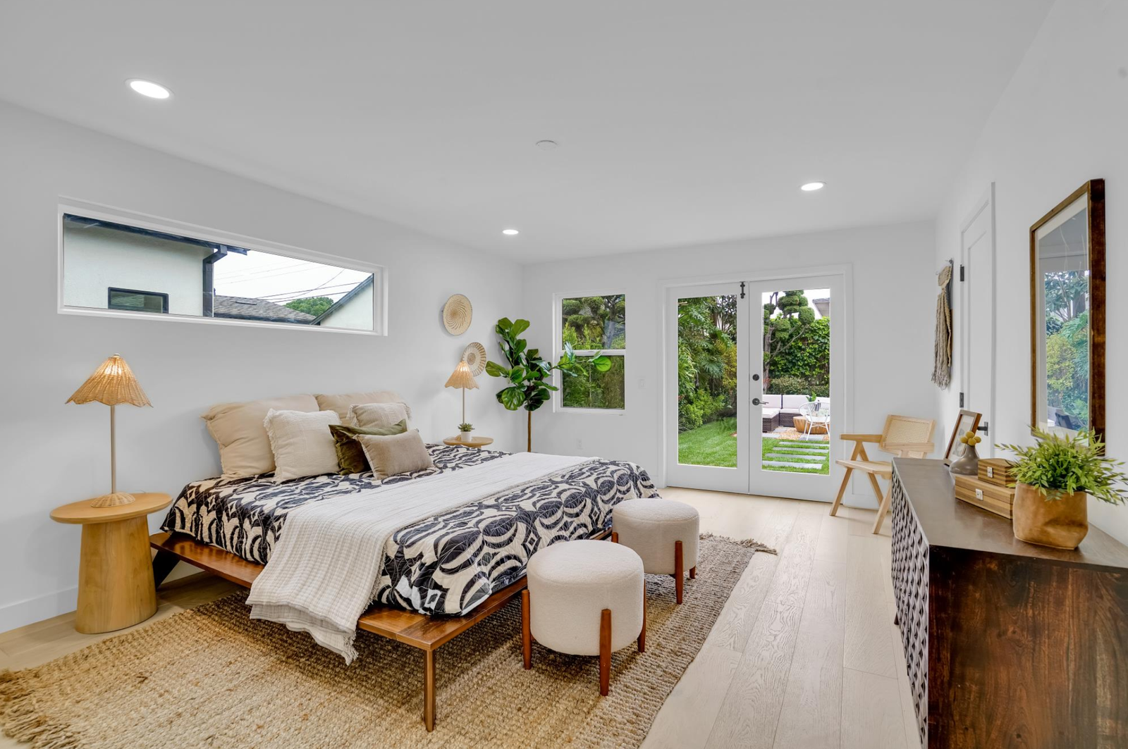 LA Home Staged by Mid Modern Designs at 3142 S Bentley Ave, Los Angeles, CA 90034 (6)