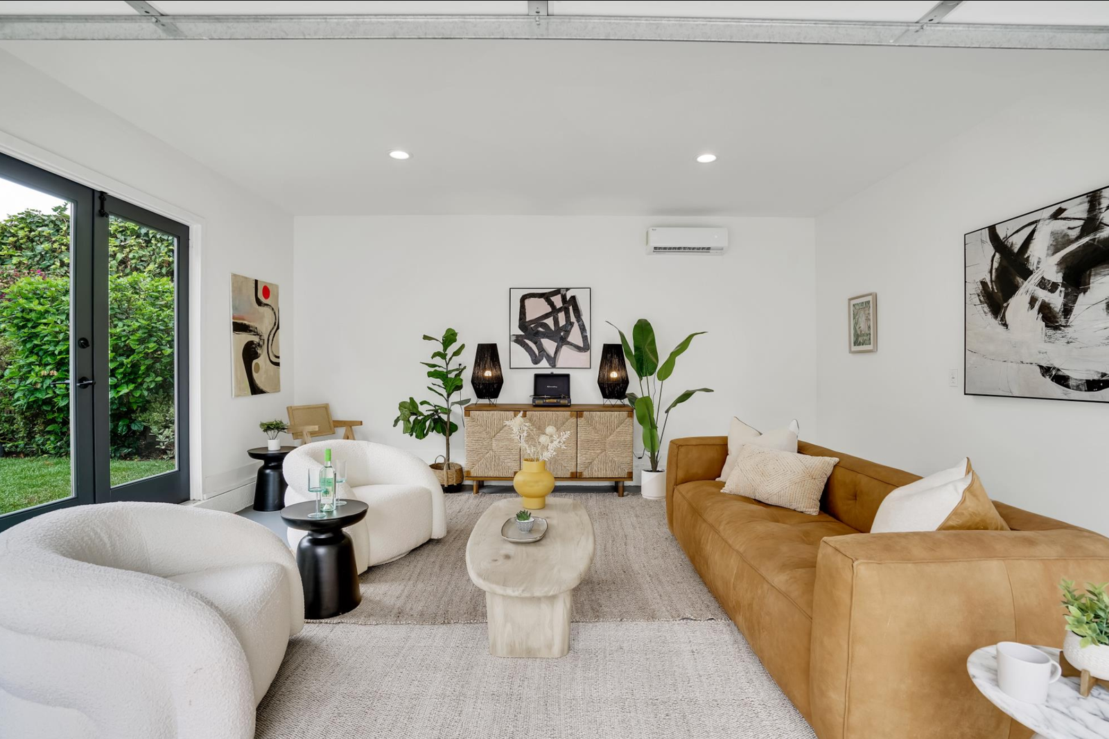 LA Home Staged by Mid Modern Designs at 3142 S Bentley Ave, Los Angeles, CA 90034 (9)