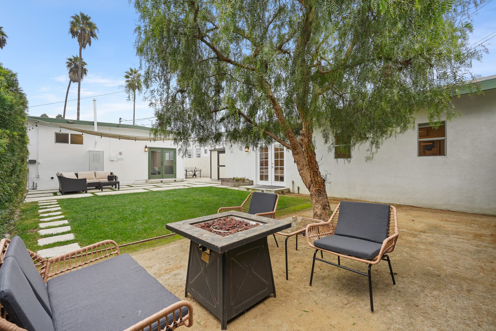 Staged Home by Mid Modern Designs at 3441 Buckingham Rd, Los Angeles, CA 90016 (8)